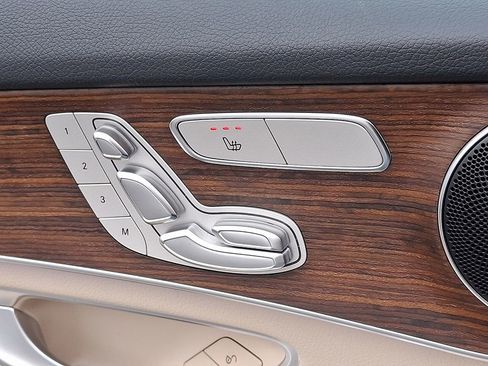 Used 2022 Mercedes-Benz GLC 300 4MATIC image 25