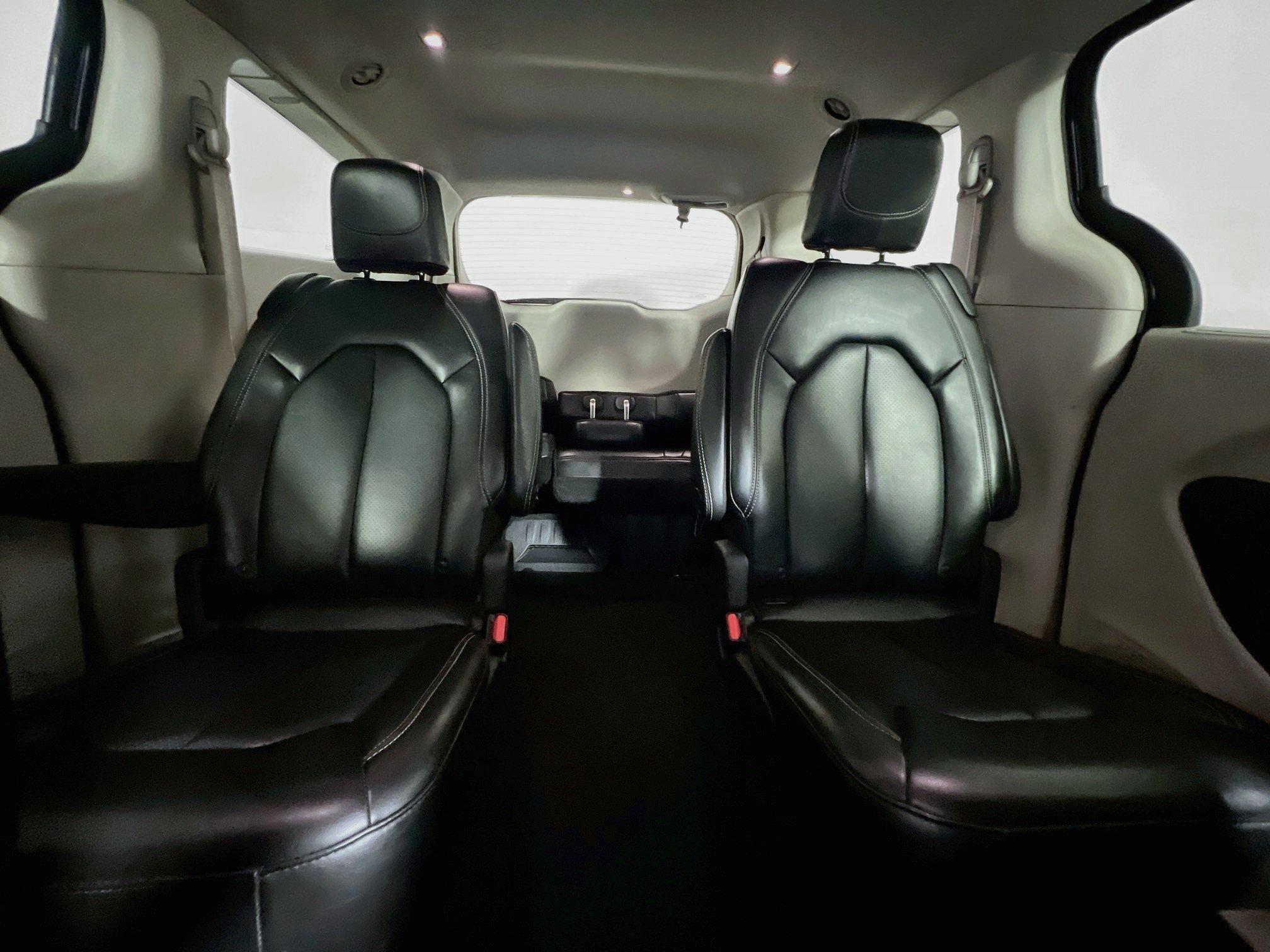 Used 2023 Chrysler Pacifica Touring-L FWD image 32