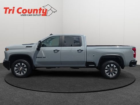 Used 2024 Chevrolet Silverado 2500 Custom w/ Custom Value Package AWD/4WD image 4