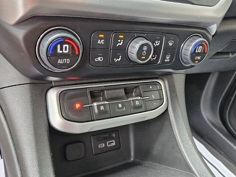 Used 2023 GMC Acadia SLT image 26