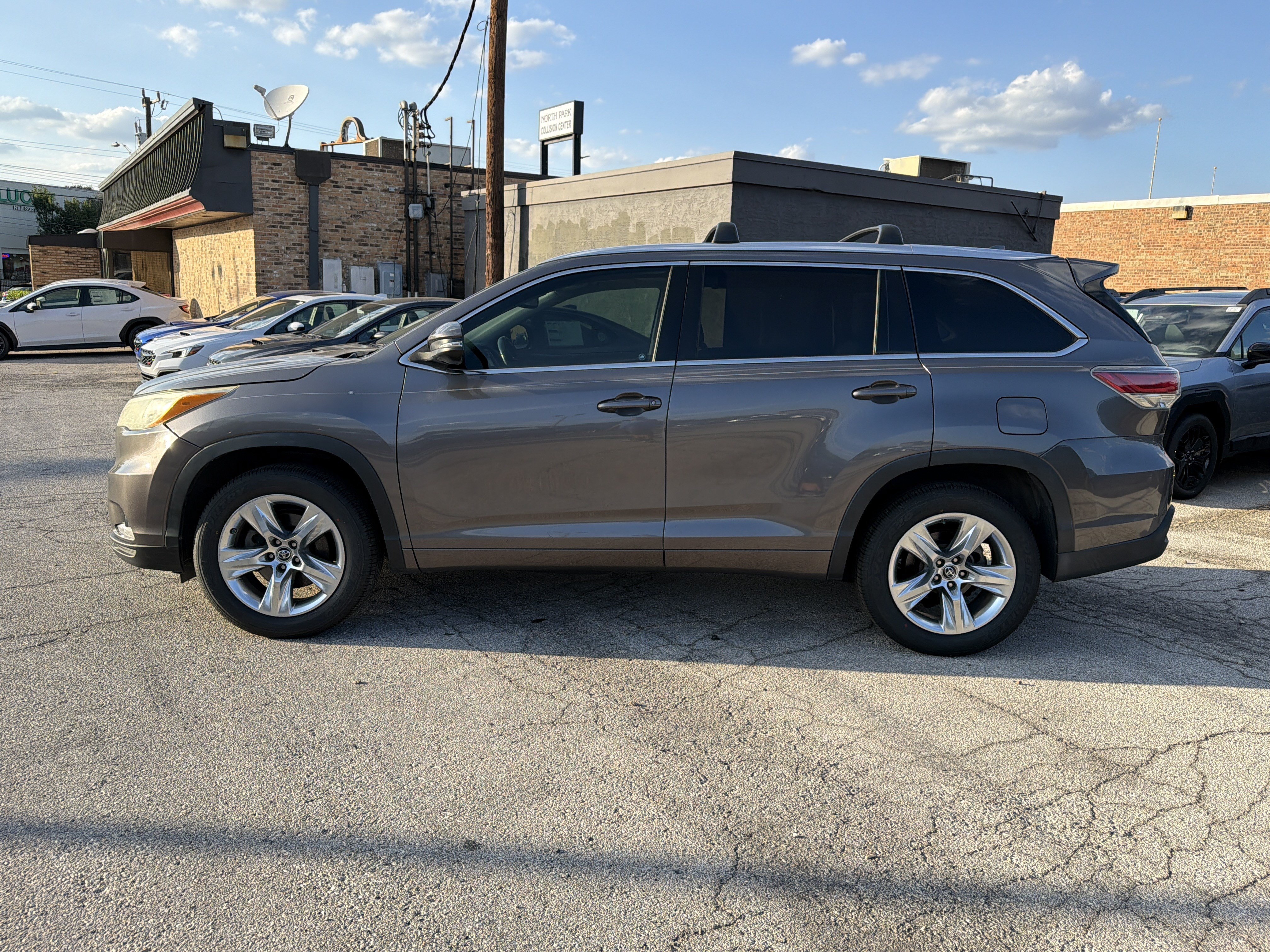 Used 2016 Toyota Highlander Limited FWD image 6