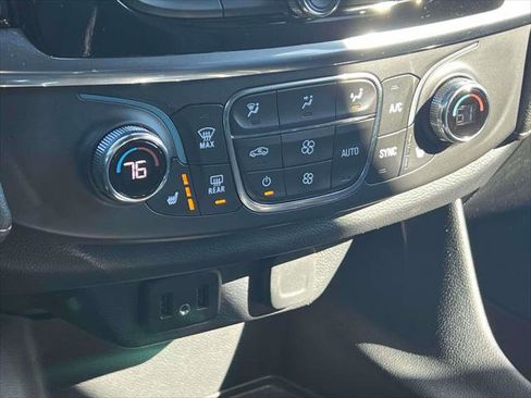 Used 2023 Chevrolet Traverse LT image 31