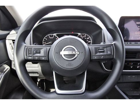 Used 2024 Nissan Rogue S image 9