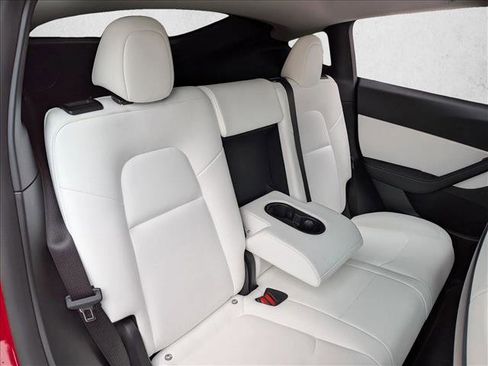 Used 2022 Tesla Model Y Performance image 17