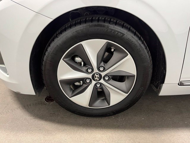 Used 2018 Hyundai Ioniq Limited FWD image 28