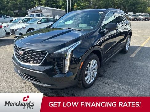 Used 2022 Cadillac XT4 Luxury w/ Cold Weather Package AWD/4WD image 3