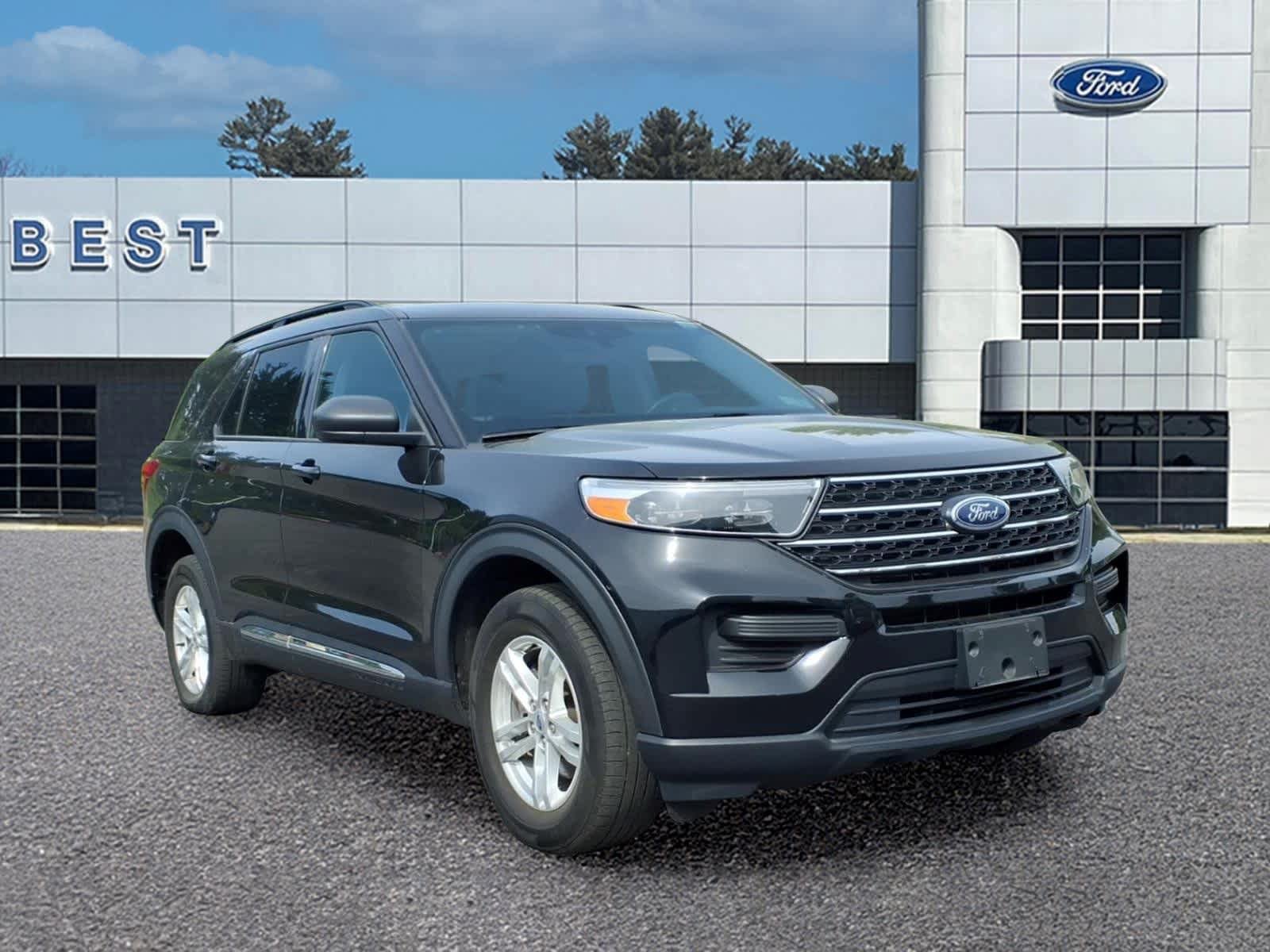 Used 2023 Ford Explorer XLT AWD/4WD image 10