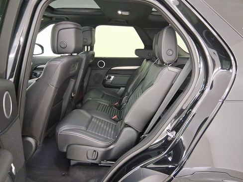 Used 2025 Land Rover Discovery Dynamic SE image 12