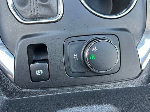 Used 2020 Chevrolet Traverse LT w/ LT Premium Package FWD image 34