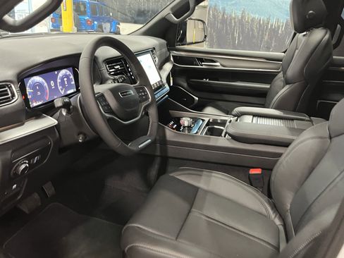 New 2026 Jeep Grand Wagoneer 4WD w/ Premium Group I image 9