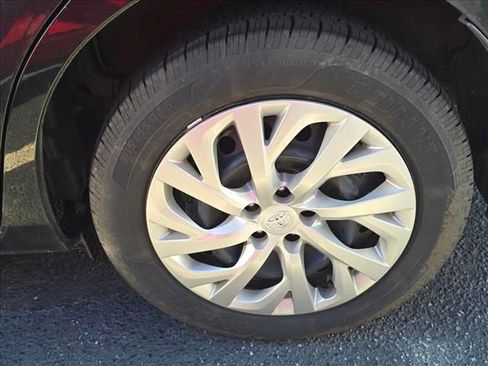 Used 2019 Toyota Corolla LE image 17