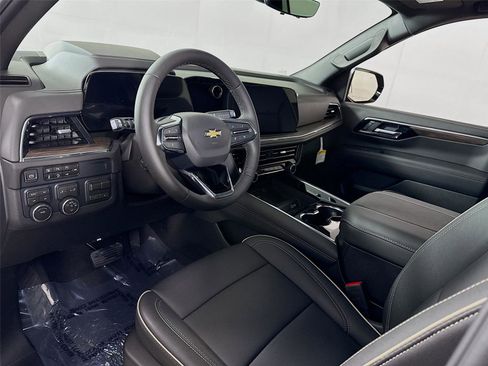 New 2026 Chevrolet Suburban Premier image 4