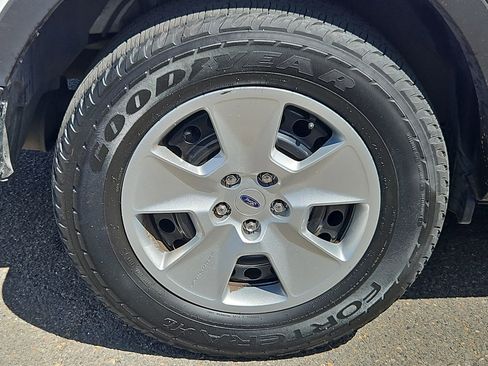Used 2013 Ford Explorer 4WD w/ Class III Trailer Tow Pkg image 31