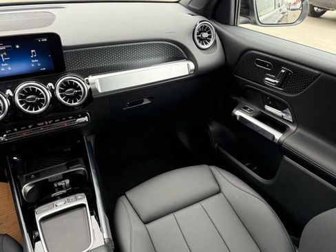 Used 2025 Mercedes-Benz GLB 250 4MATIC image 30