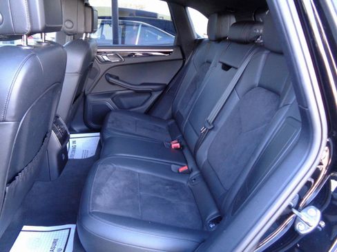 Used 2020 Porsche Macan AWD image 16
