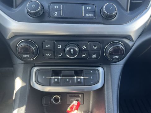 Used 2020 GMC Acadia SLT w/ Driver Alert Package II image 7