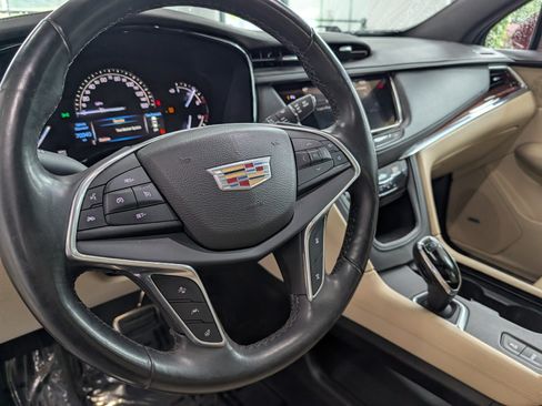 Used 2017 Cadillac XT5 Premium Luxury w/ Advanced Security Package FWD image 16