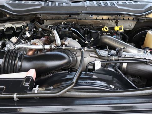 Used 2017 Ford F250 Lariat w/ Lariat Value Package image 39