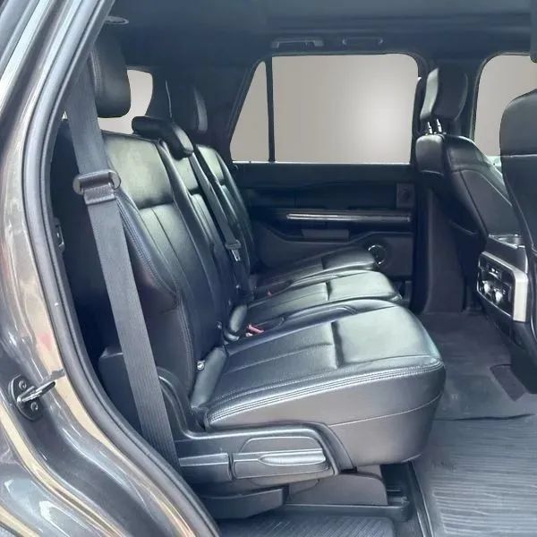 Used 2019 Ford Expedition XLT w/ Equipment Group 202A AWD/4WD image 21