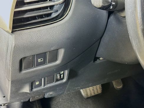 Used 2019 Toyota C-HR XLE FWD image 10
