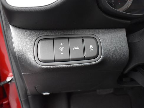 Used 2022 Hyundai Venue Limited image 16