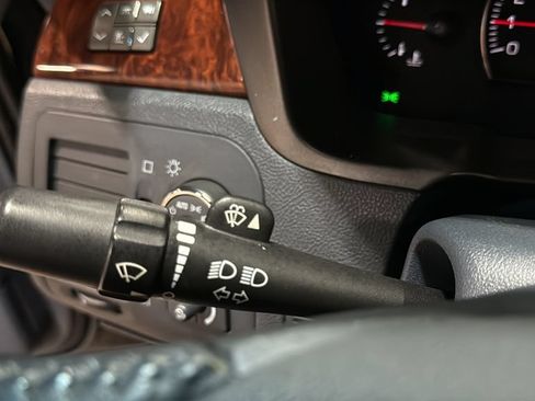 Used 2011 Cadillac DTS Limousine FWD image 34