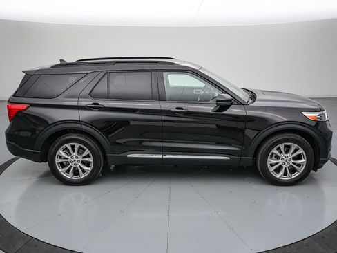 Certified 2024 Ford Explorer XLT w/ Equipment Group 202A AWD/4WD image 4