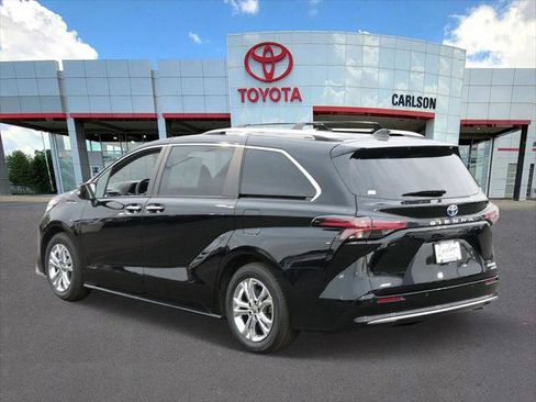 Certified 2022 Toyota Sienna Platinum AWD/4WD image 6