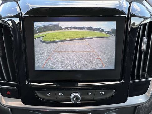 Used 2019 Chevrolet Traverse LT FWD image 16