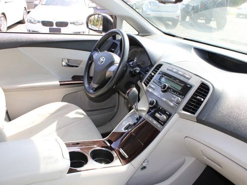 Used 2009 Toyota Venza FWD image 12