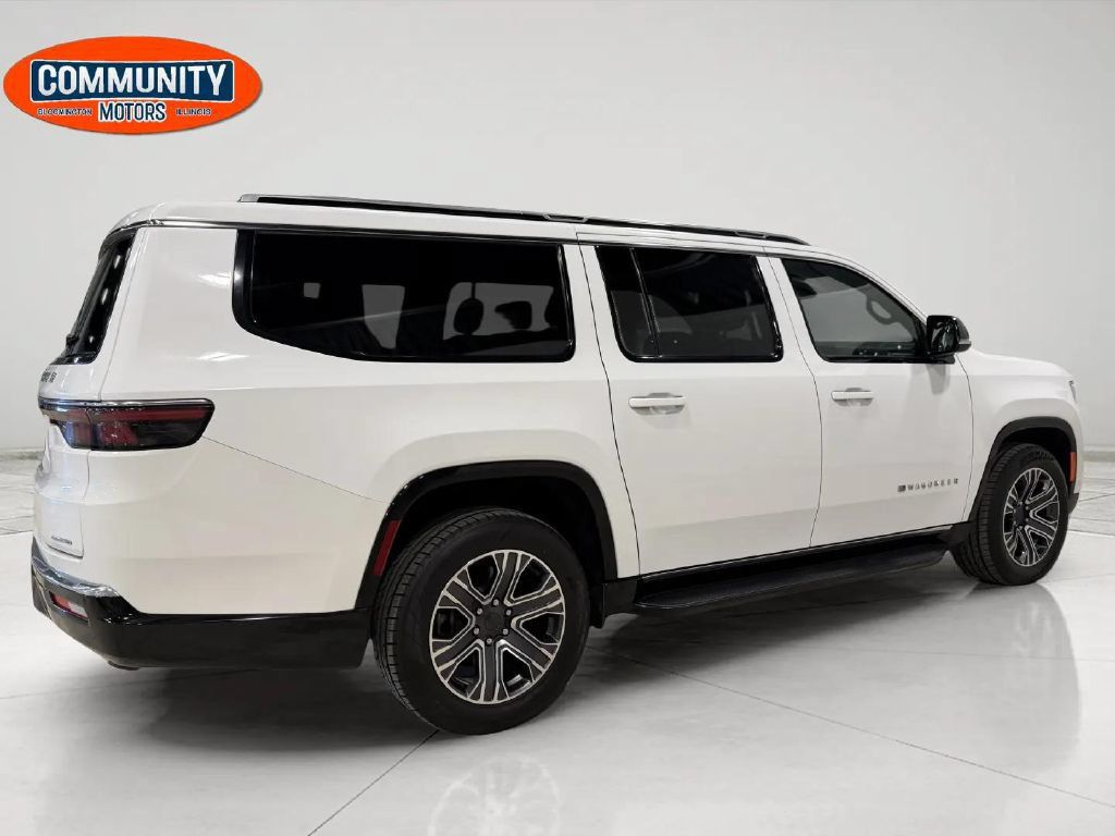 Used 2024 Jeep Wagoneer L Series II w/ Flexible Seating Group AWD/4WD image 8