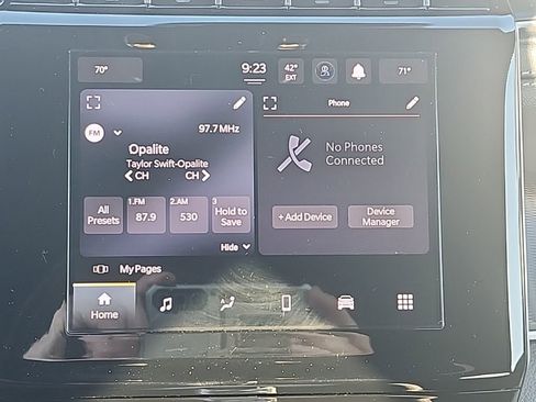 Certified 2025 Jeep Grand Cherokee Laredo image 4