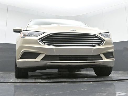 Used 2017 Ford Fusion SE w/ Fusion SE Technology Package FWD image 30