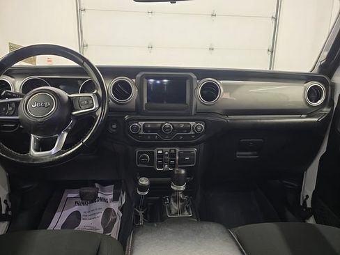 Used 2019 Jeep Wrangler Unlimited Sahara AWD/4WD image 13
