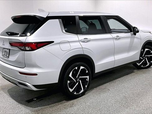 Used 2022 Mitsubishi Outlander SE image 5