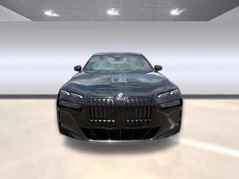 New 2026 BMW 740i w/ Premium Package RWD image 6