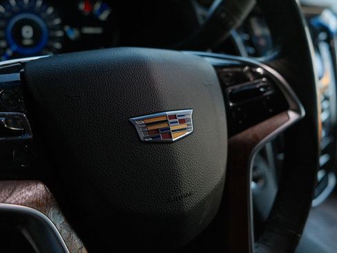 Used 2019 Cadillac Escalade Luxury image 48