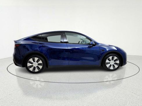 Used 2021 Tesla Model Y Long Range image 9