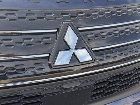 Used 2024 Mitsubishi Outlander SE image 10