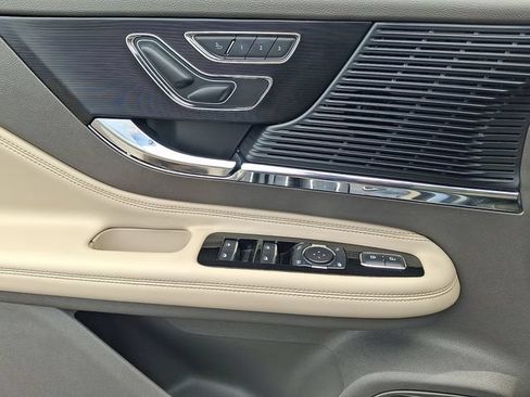 Used 2022 Lincoln Corsair AWD w/ Premium Package image 12