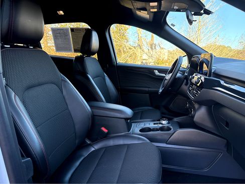 Used 2025 Ford Escape ST-Line image 11