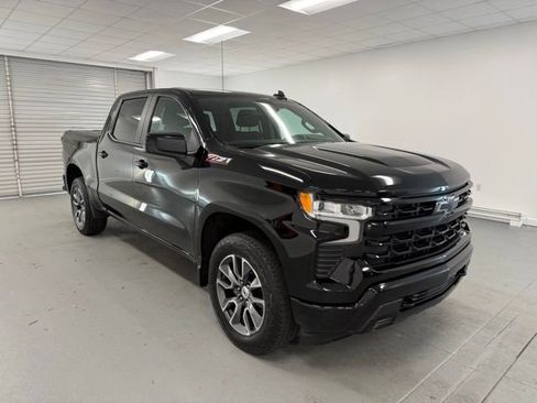 Used 2023 Chevrolet Silverado 1500 RST w/ Z71 Off-Road Package image 3