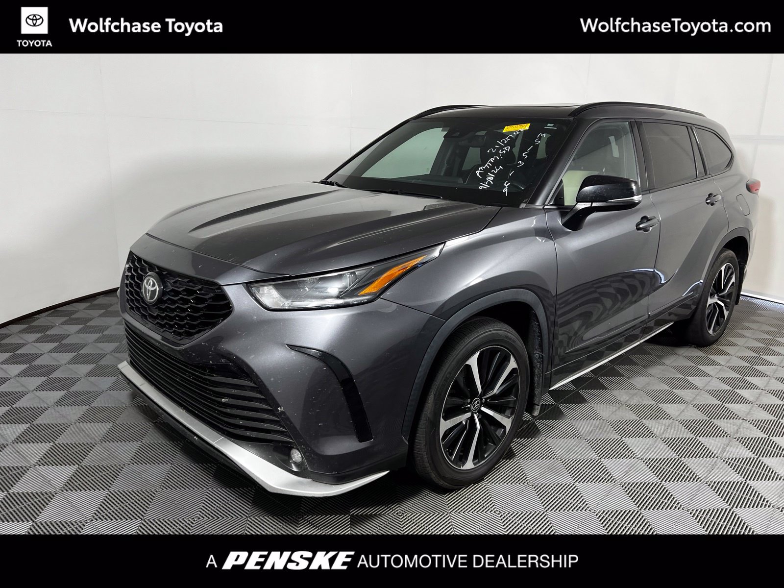 Used 2021 Toyota Highlander XSE AWD/4WD image 1