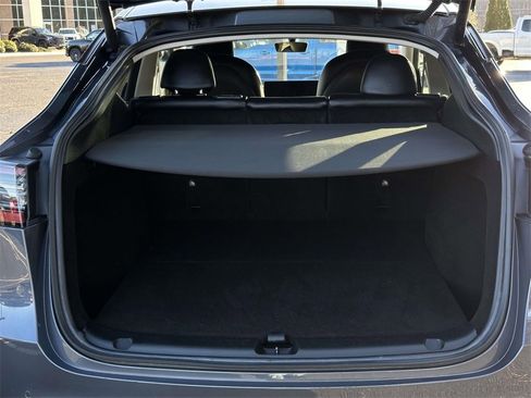Used 2022 Tesla Model Y Long Range image 13