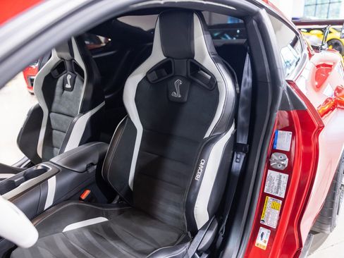 Used 2021 Ford Mustang Shelby GT500 w/ Carbon Fiber Track Pack RWD image 39