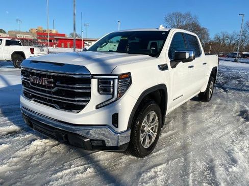 Used 2025 GMC Sierra 1500 SLT image 3