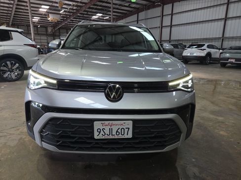 Used 2025 Volkswagen Taos SE AWD/4WD image 7