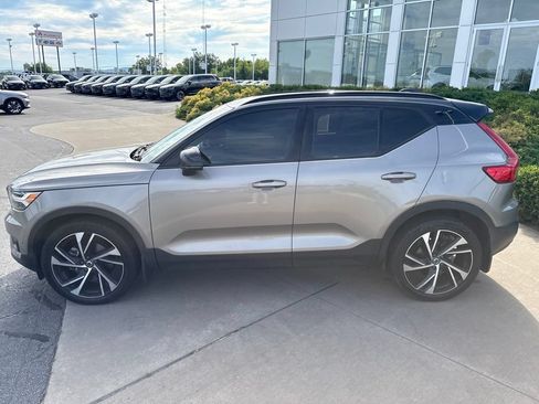 Used 2022 Volvo XC40 T5 R-Design w/ Advanced Package AWD/4WD image 9