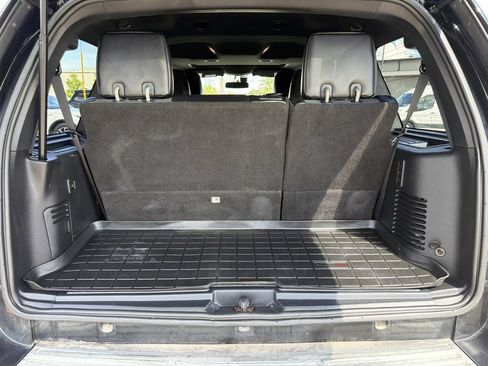 Used 2017 Lincoln Navigator Select RWD image 9