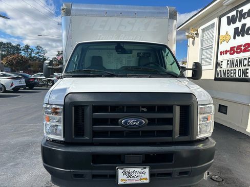 Used 2022 Ford E-350 and Econoline 350 Super Duty image 3